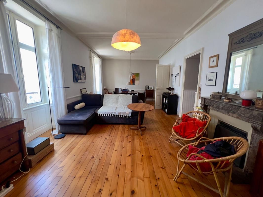 VANNES Centre ville - Appartement 3 pièces 86 m2 - Charme de l'ancien, espace et lumière 2