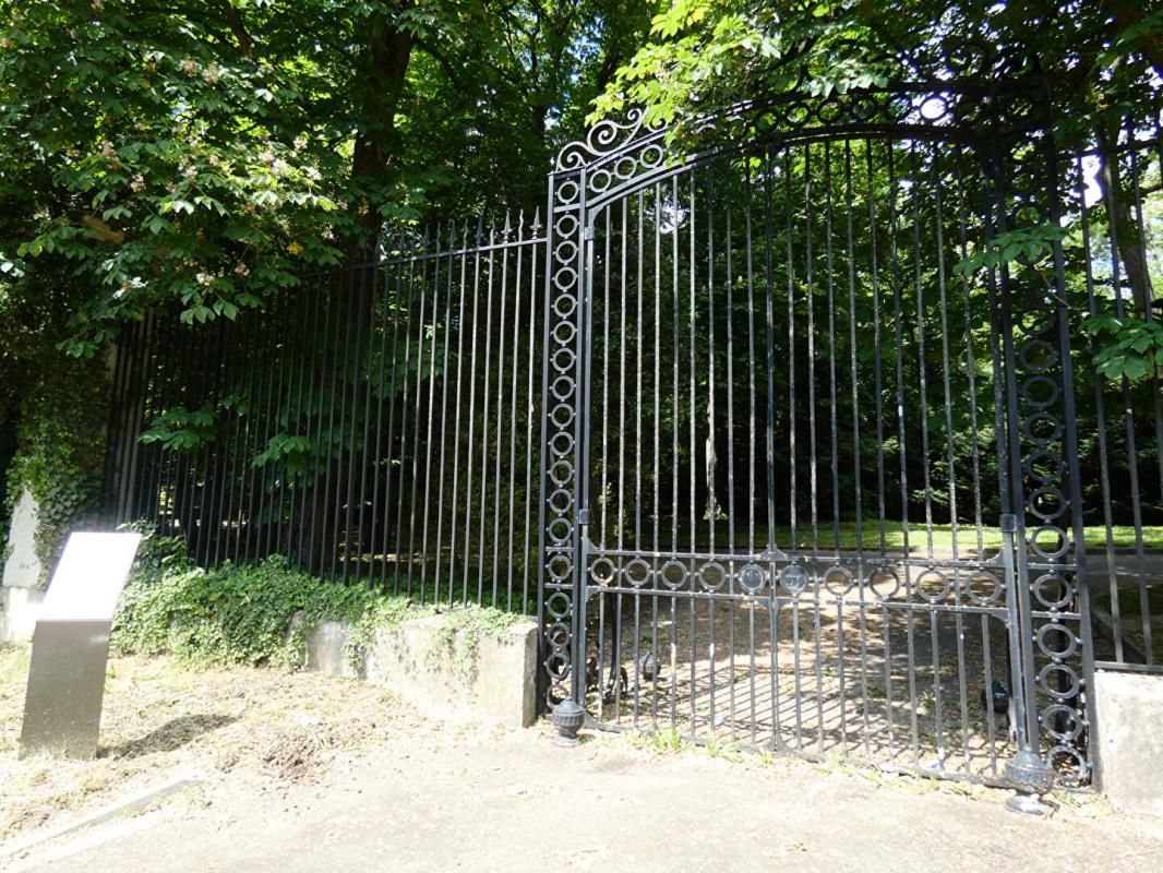 LE CHESNAY Studio parc Rocquencourt 2