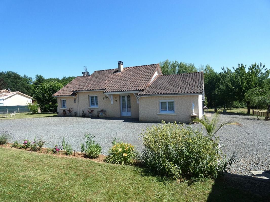 Maison 7 pièce(s) 122 m2 / 3 chambres / 1,4 hects / étang