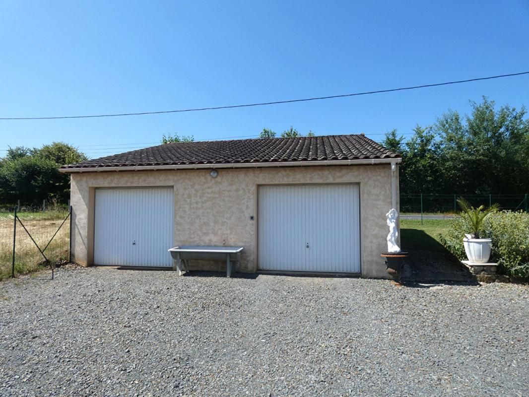 SAINTE-TRIE Maison 7 pièce(s) 122 m2 / 3 chambres / 1,4 hects / étang 2