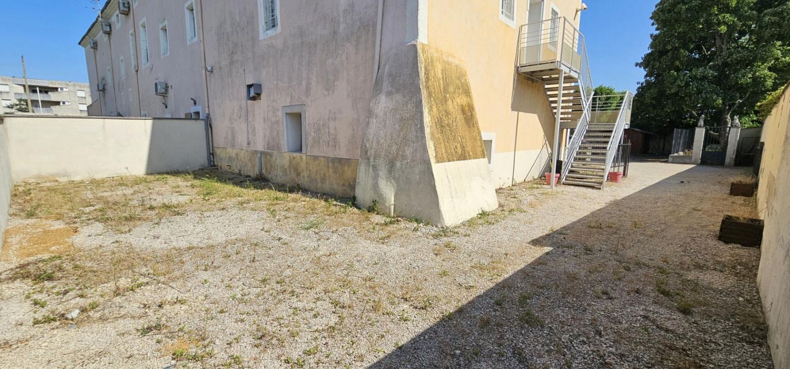 MONTELIMAR Appartement à Montélimar de  140 m2 avec 4 chambres et un jardin 4
