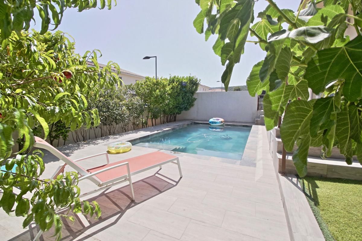 Maison 6 pièces 135 m2 sur terrain de 415 m2 avec piscine