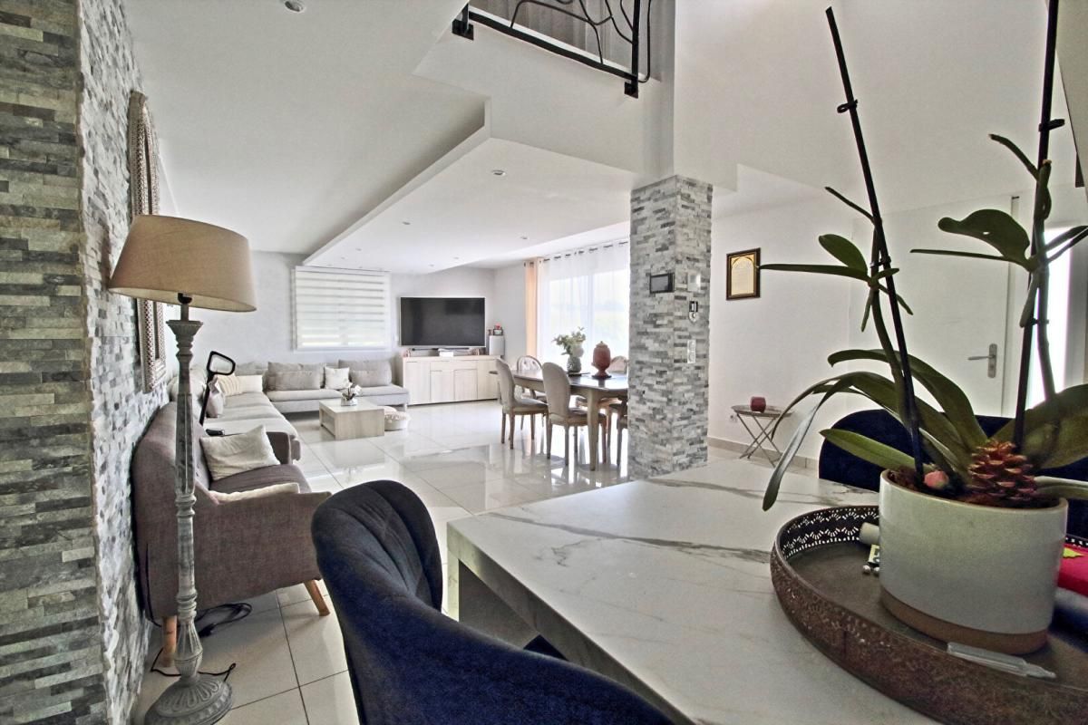 MONTARNAUD Maison 6 pièces 135 m2 sur terrain de 415 m2 avec piscine 4