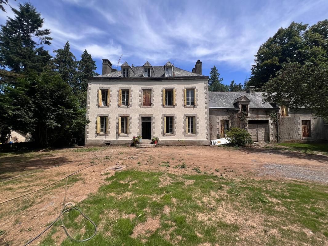 SERENT Manoir à rénover avec dépendance et bois privé - à 30 min de Vannes 1