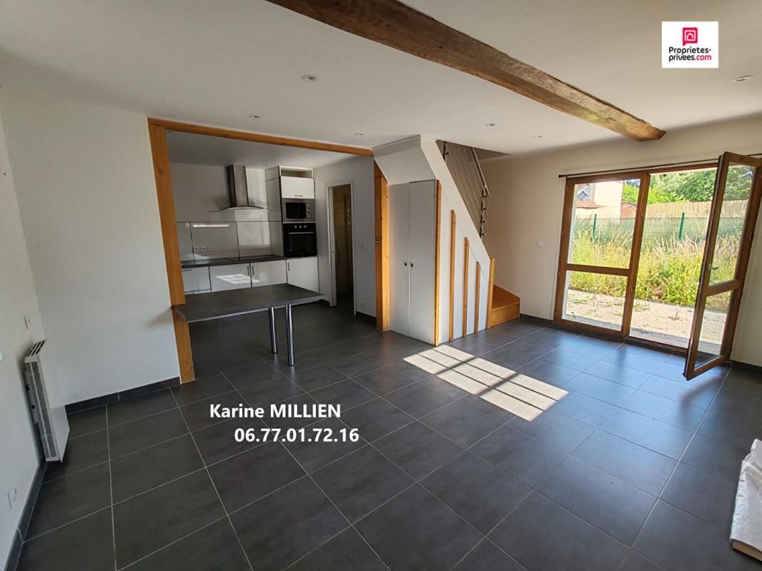 OUERRE 28500 Maison individuelle et grange aménageable - 1 étage - 2 chambres - Terrain - 171 000 HAI
