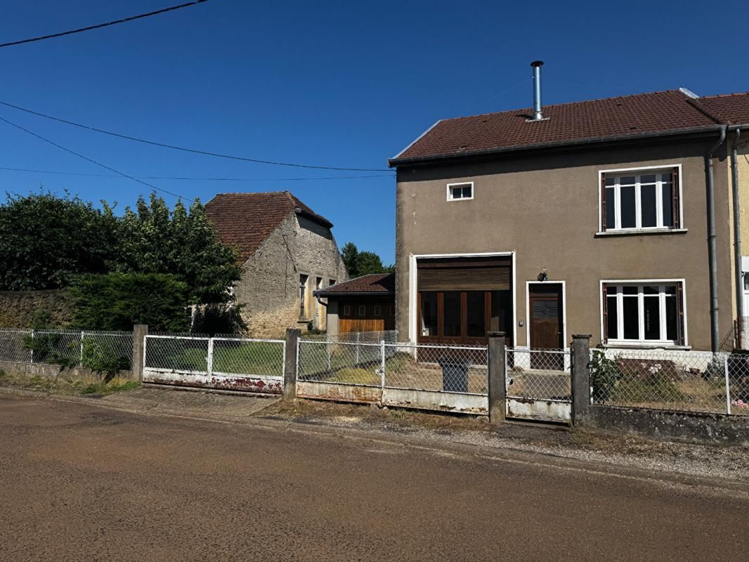 SEMILLY Propriété de charme à Semilly, 6 pièces 160 m2 sur 12000 m² de terrain 1