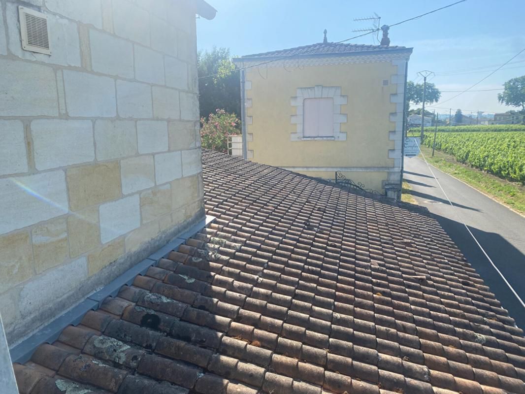 POMEROL Opportunité unique à Pomerol : un ensemble immobilier rare 4