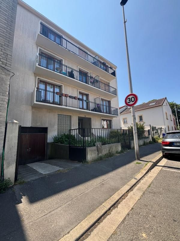 NOISY-LE-SEC Le Coup de Coeur à Noisy-le-Sec ! F2 Rénové avec Terrasse ensoleillée & Parking 1