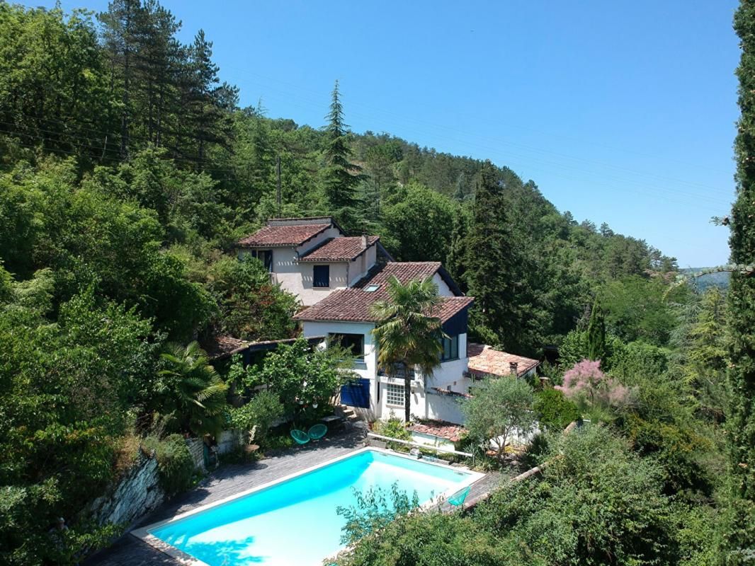 CAHORS Maison atypique avec gîte et piscine 1