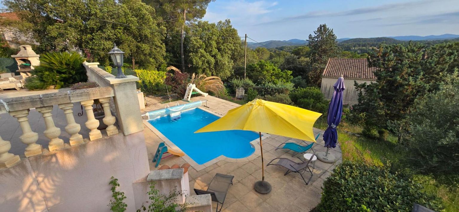 LA MOTTE Villa avec T4 et studio, piscine et terrasses 1