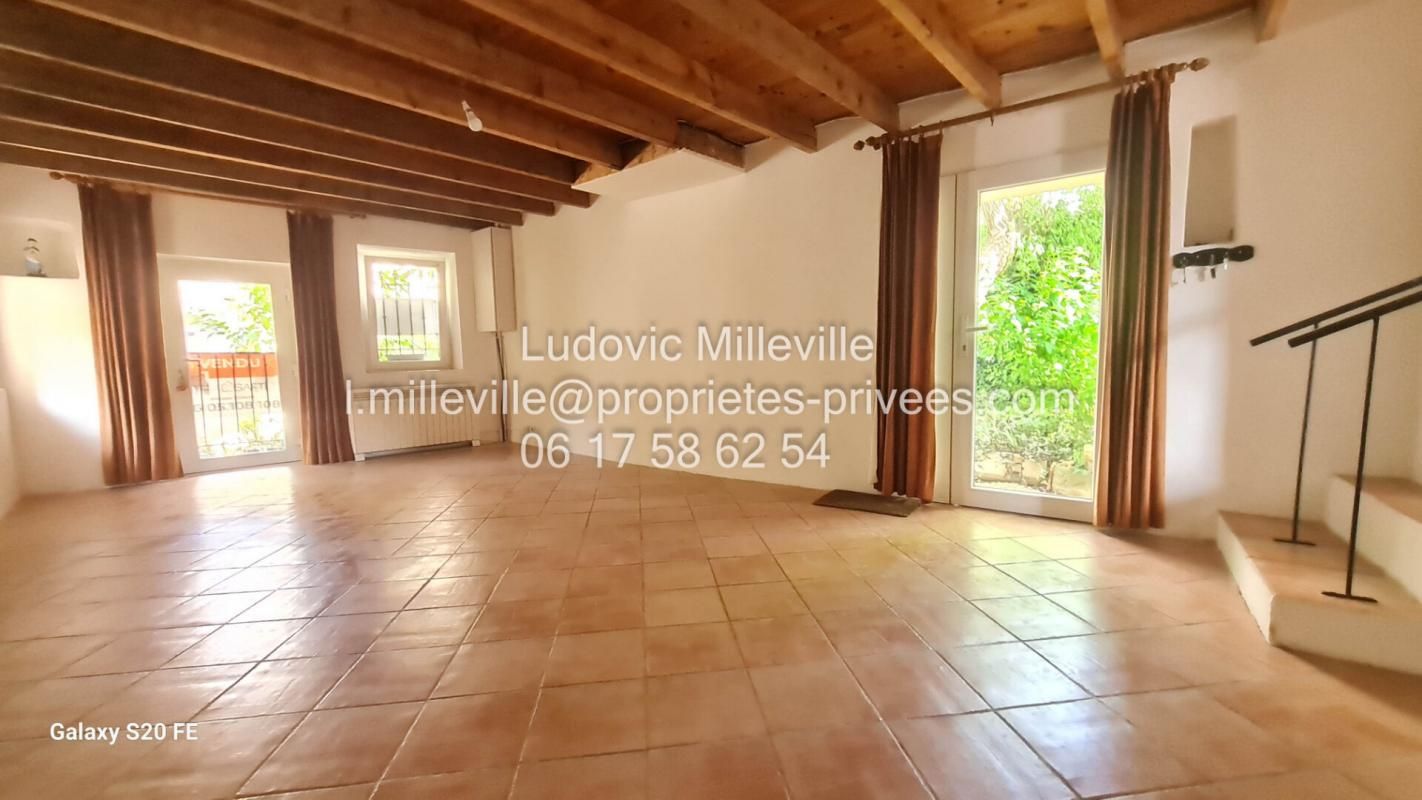 FAUGERES Jolie maison de 119m2 habitable avec deux chambres et une cour arborée 4