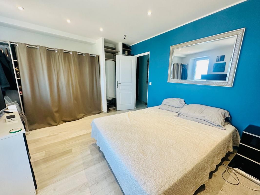 GRASSE Appartement traversant rénové Grasse 2 pièces 37m2 balcon vue dégagée 4
