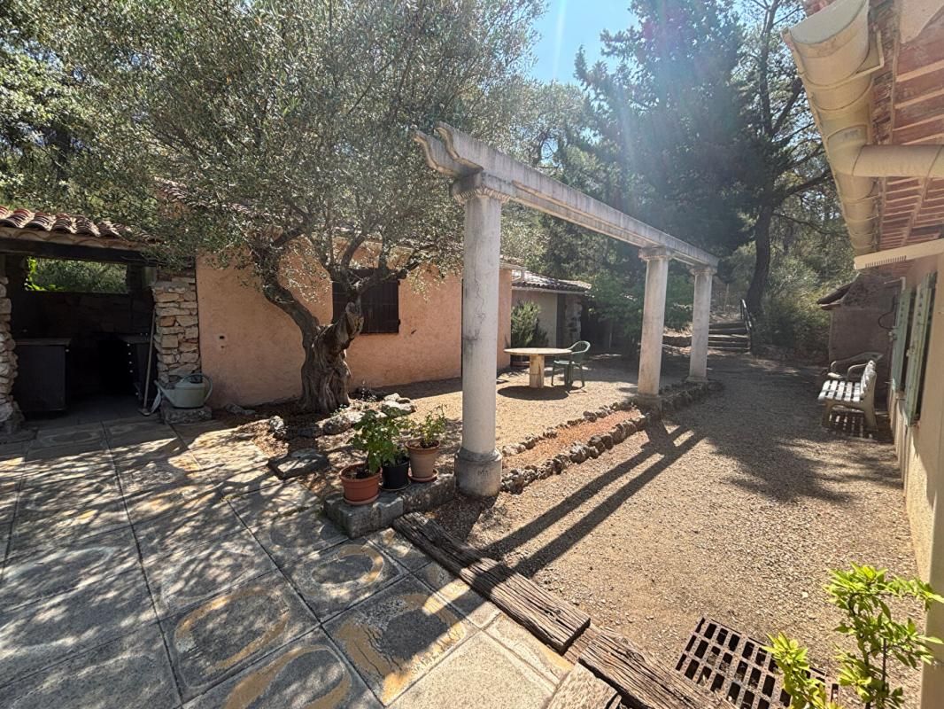 VILLECROZE Maison Villecroze 8 pièce(s) 135 m2 2