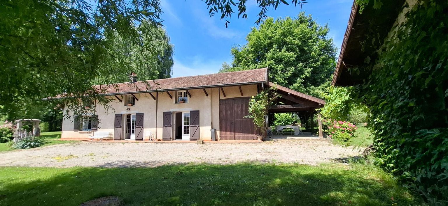 VARENNES-SAINT-SAUVEUR Ferme bressane en campagne 135 m2 parc 7000 m 2+ pré 600m2 4