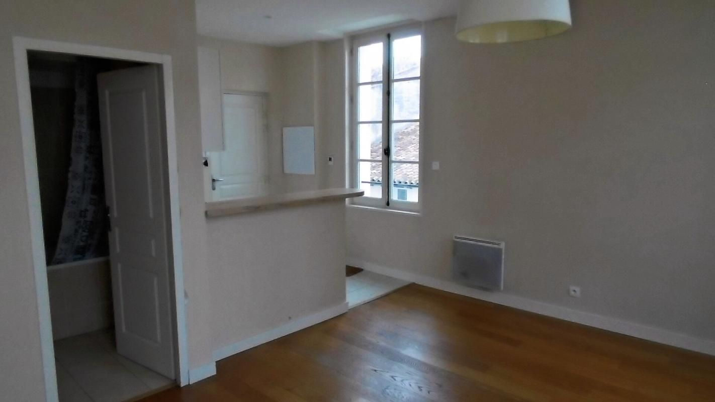SAINTES Appartement Saintes 1 pièce(s) 24 m2 2