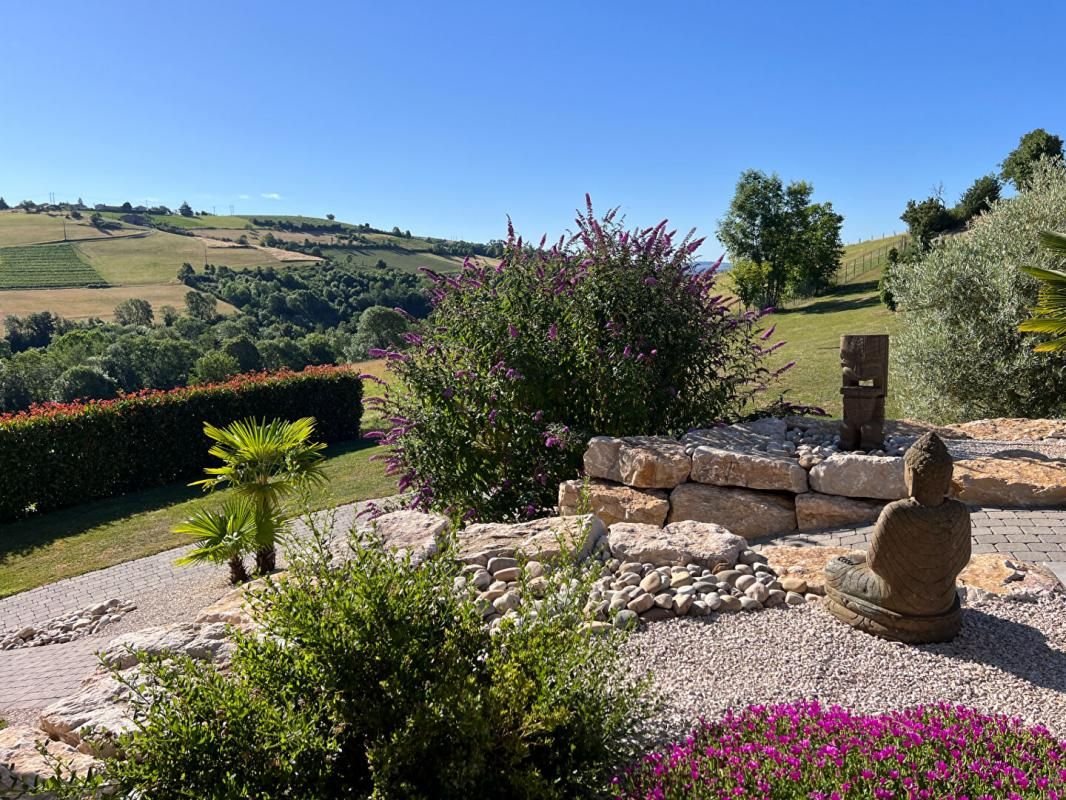 CHAMELET EXCEPTIONNEL . CHAMELET. Villa de 300m2 sur terrain de 3291 m2 1