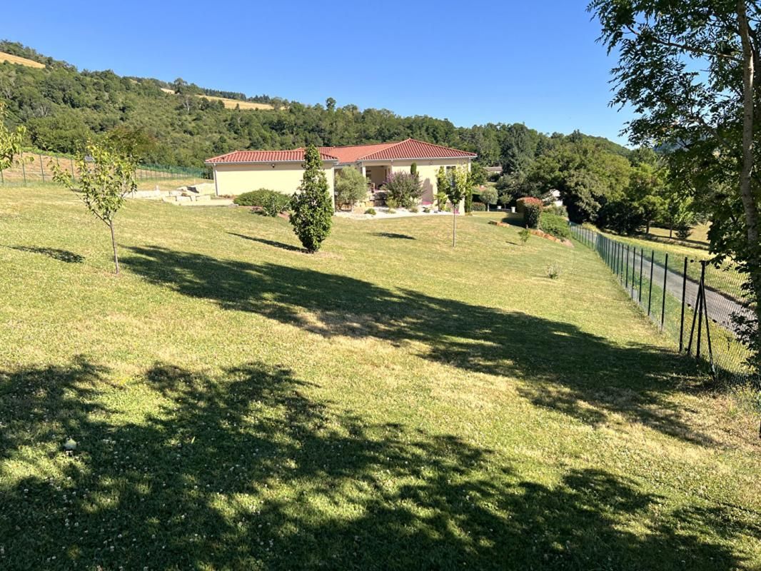CHAMELET EXCEPTIONNEL . CHAMELET. Villa de 300m2 sur terrain de 3291 m2 2