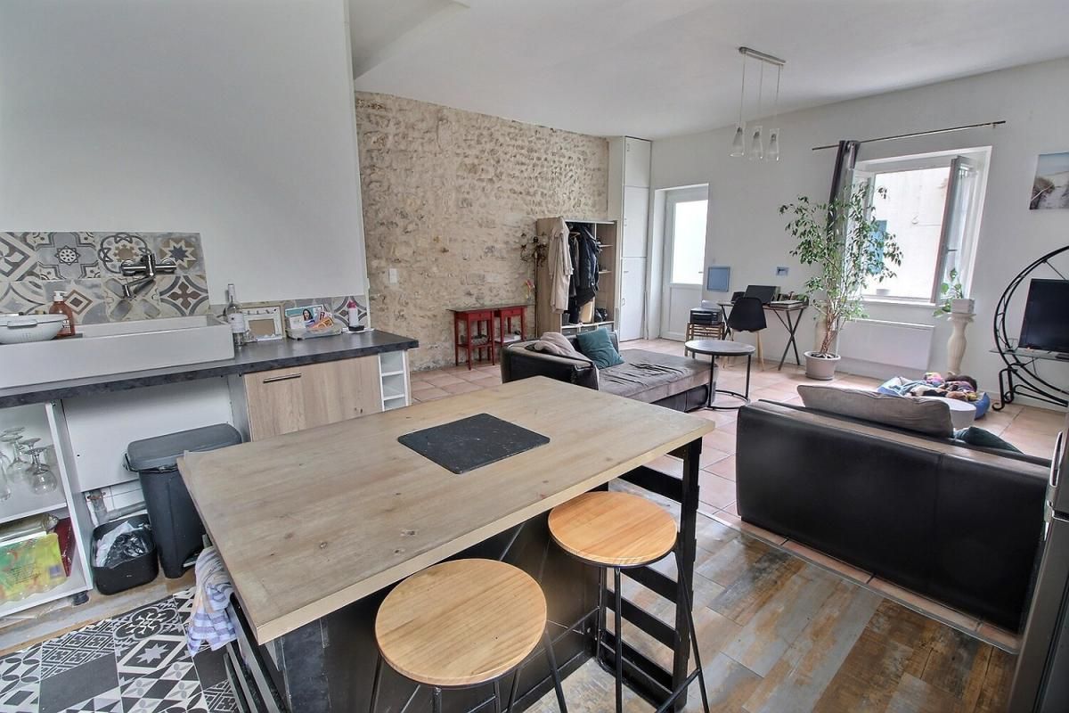 MORTAGNE-SUR-GIRONDE Maison de village Mortagne Sur Gironde 5 pièce(s) 120 m2 1