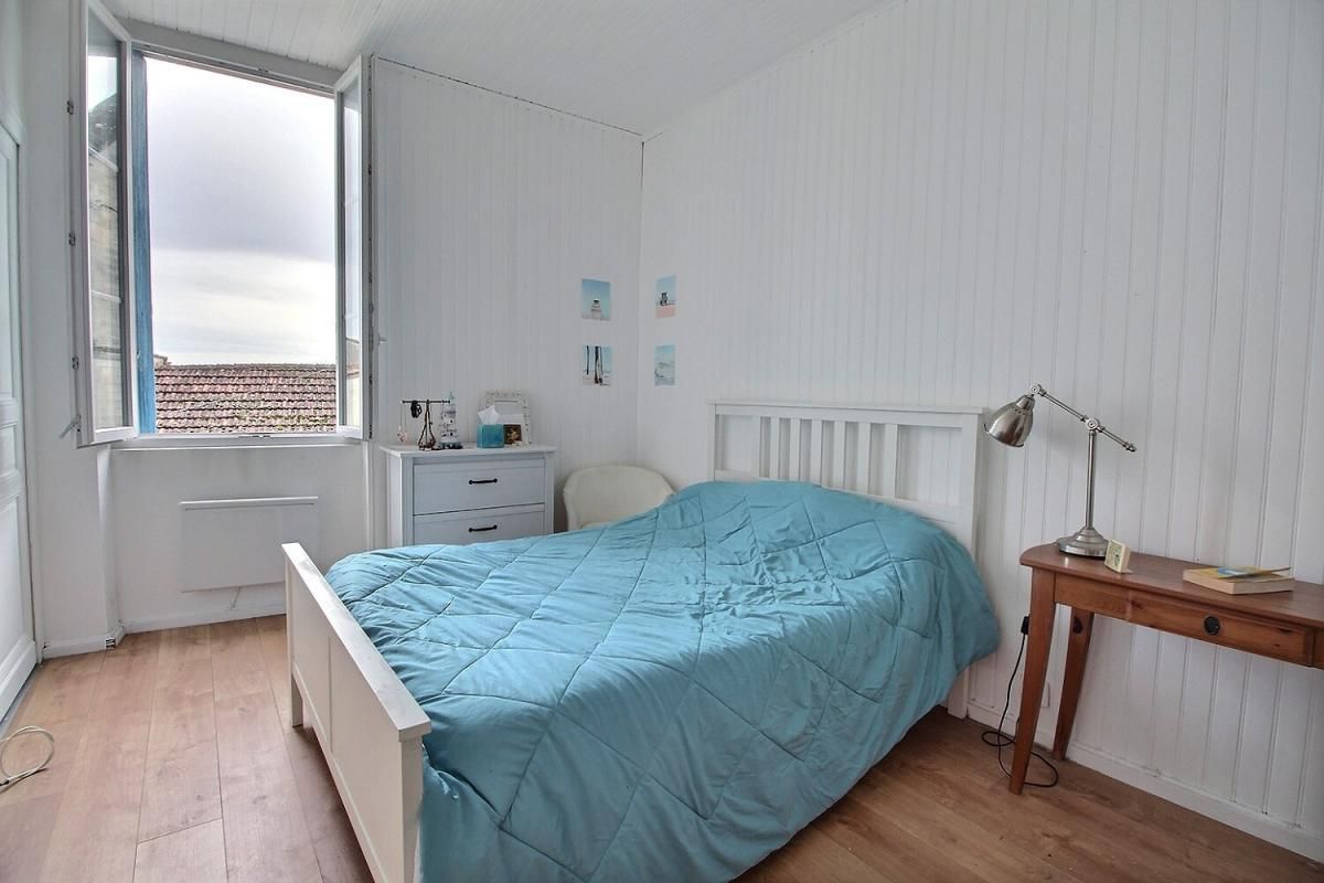 MORTAGNE-SUR-GIRONDE Maison de village Mortagne Sur Gironde 5 pièce(s) 120 m2 4