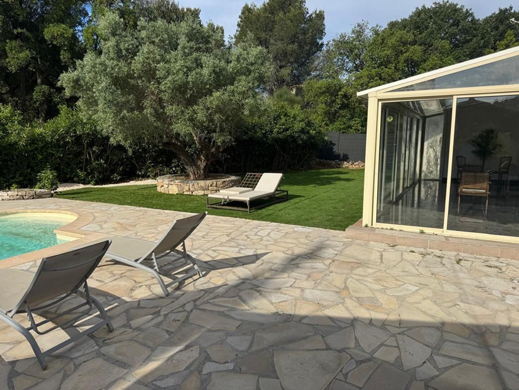 CARQUEIRANNE Carqueiranne Maison T4 - 145 m2 sur un terrain de 800m² avec piscine 2