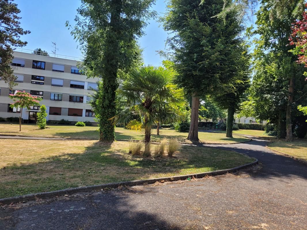 91800- BRUNOY- Appartement 3 pièces- 72 m² + CAVE