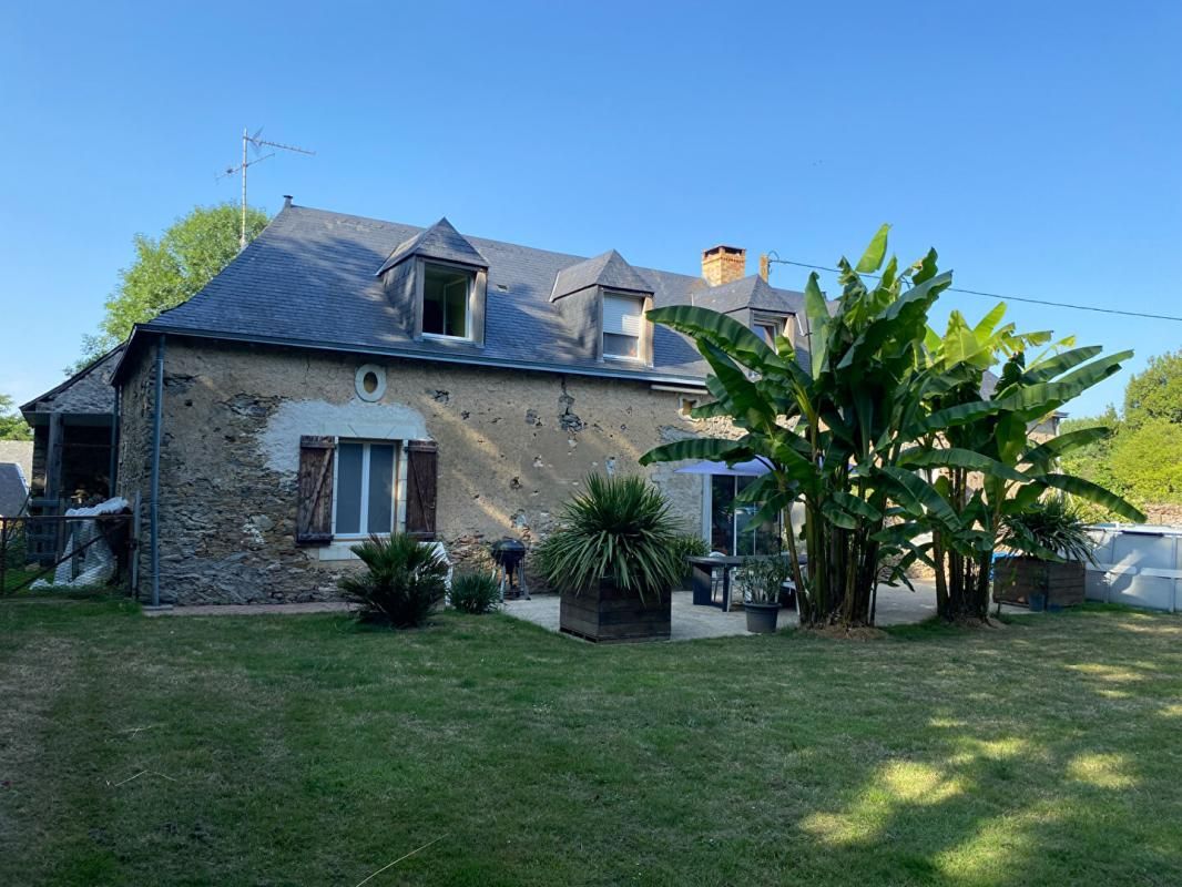 Bouère - Maison avec dépendances