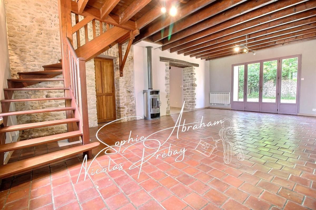 ANGERVILLE Maison en pierres à la campagne, 4 chambres avec cour et jardin 2