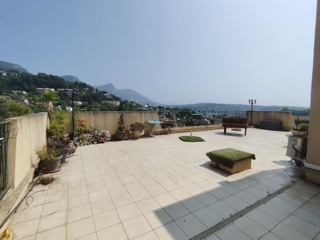 VENCE Appartement 2 pièces à Vence avec sa terrasse panoramique 4