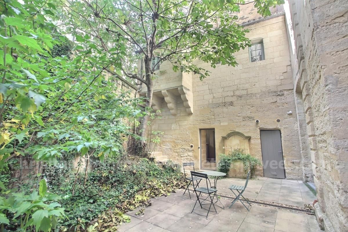 UZES Appartement Uzes 5 pièce(s) 191.45 m2 avec terrasse et jardin 2