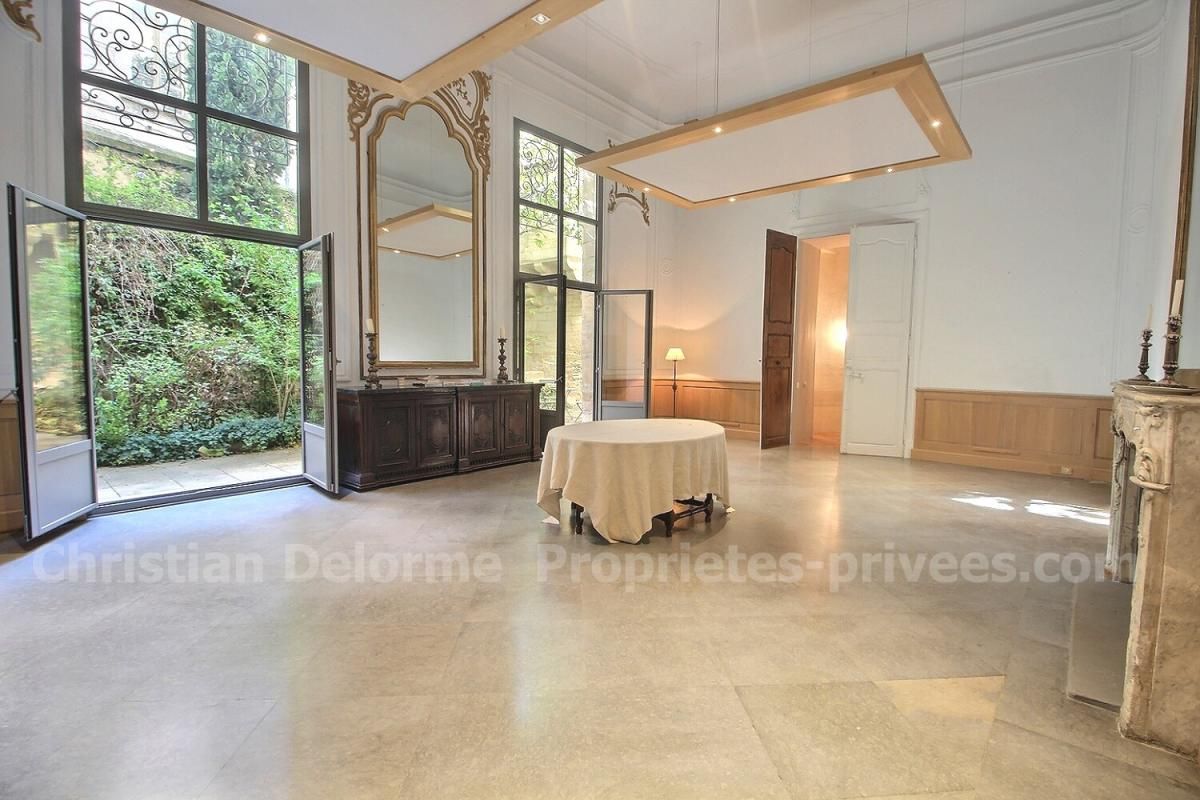 UZES Appartement Uzes 5 pièce(s) 191.45 m2 avec terrasse et jardin 3