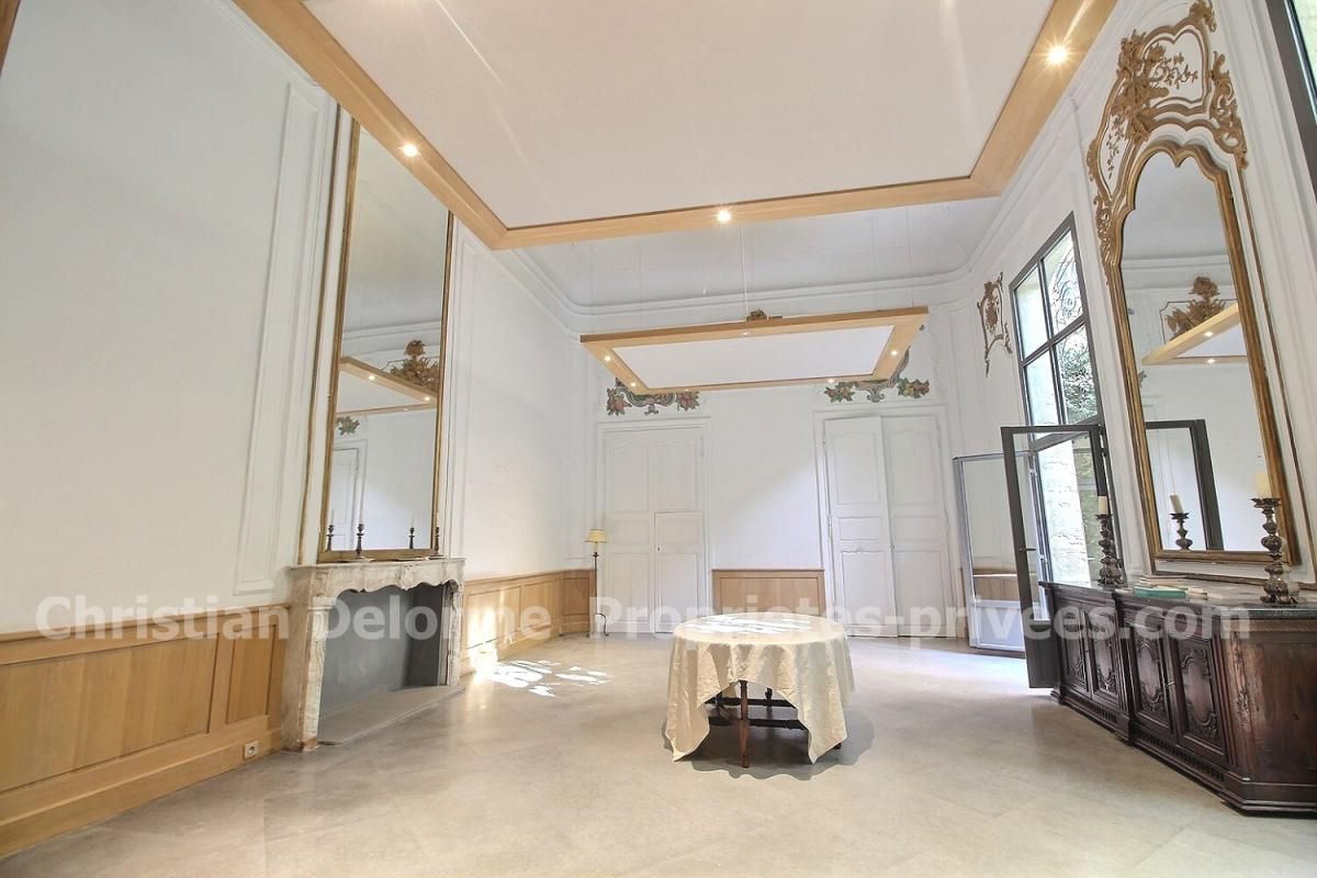 UZES Appartement Uzes 5 pièce(s) 191.45 m2 avec terrasse et jardin 4