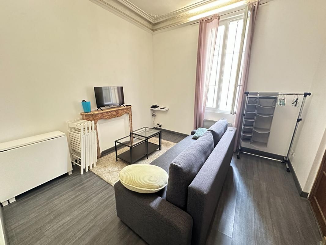Studio centre ville Grans