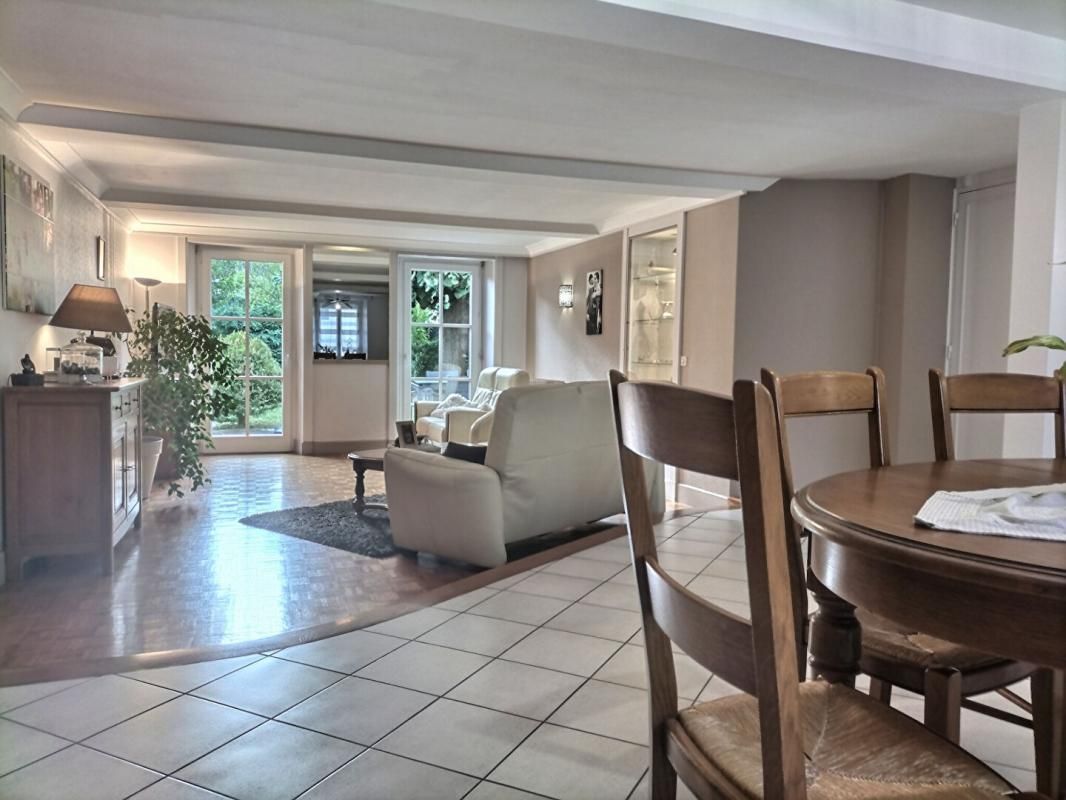 CHATEAU-GONTIER Maison Château Gontier 10 pièce(s) 256 M2 3