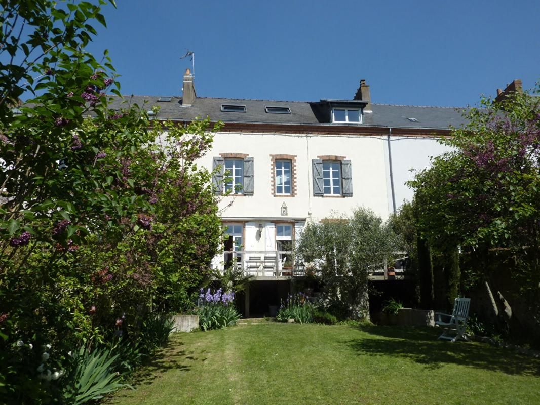 CHOLET Maison Cholet 8 pièce(s) 210 m2 2