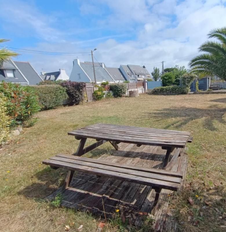 QUIBERON Terrain clos, plat et constructible, 600 m de la mer, tout à l'égout installé, portail , puits 1