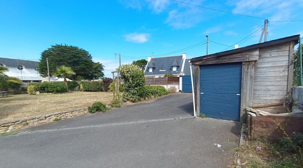 QUIBERON Terrain clos, plat et constructible, 600 m de la mer, tout à l'égout installé, portail , puits 2