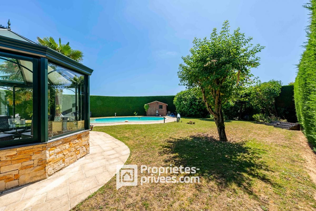 BOULLAY-LES-TROUX Maison familiale avec piscine et véranda 2