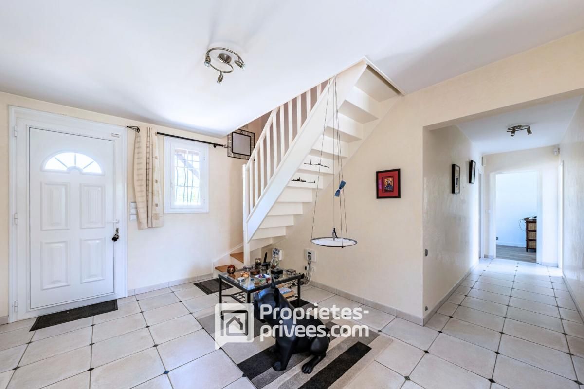 BOULLAY-LES-TROUX Maison familiale avec piscine et véranda 4