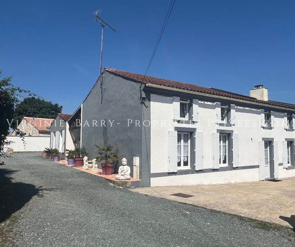 LUSSANT MAISON CHARENTAISE DE CHARME DE 250 M² HAB A LUSSANT 2