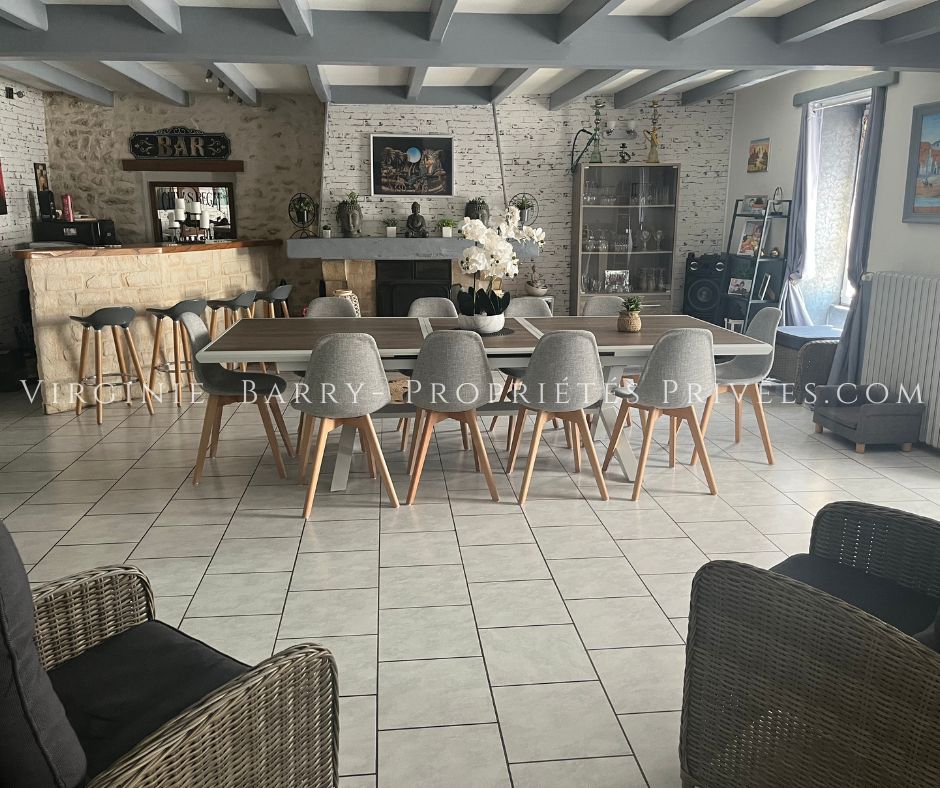LUSSANT MAISON CHARENTAISE DE CHARME DE 250 M² HAB A LUSSANT 4