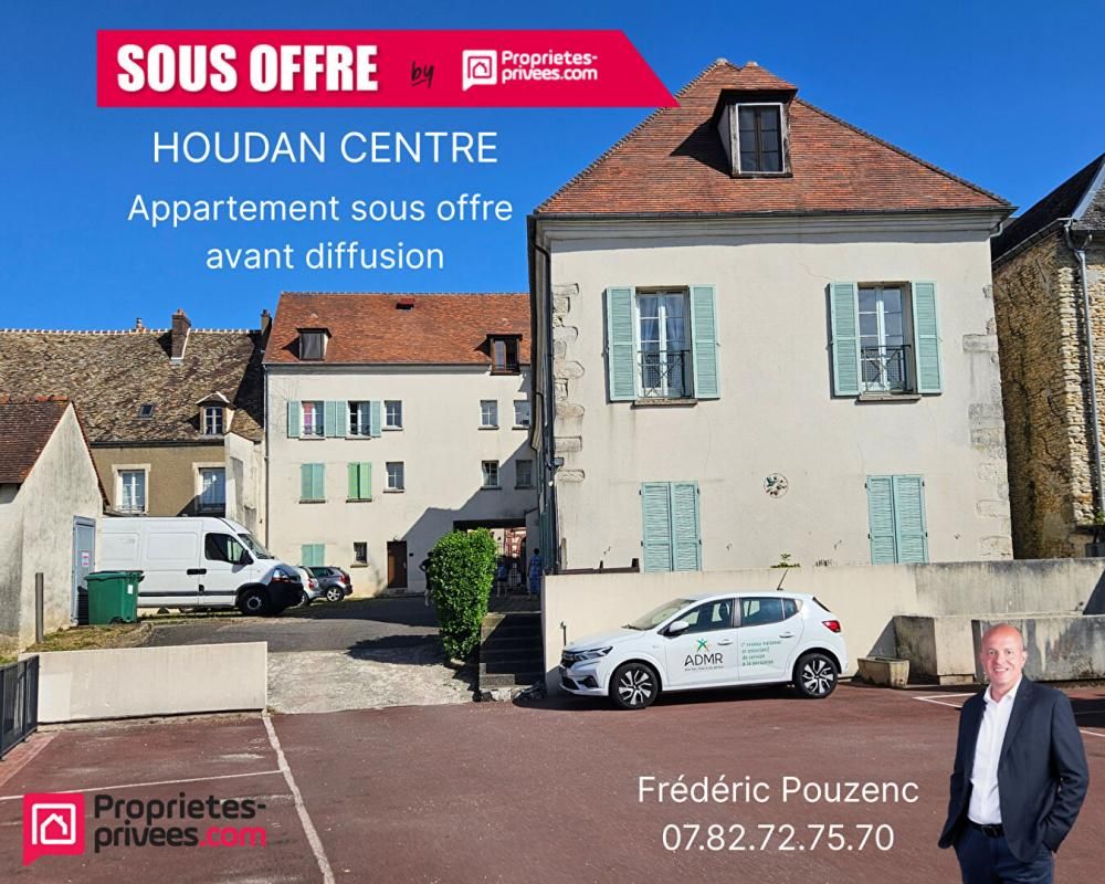 HOUDAN Centre Ville / Appartement 2 pièces rez-de-chaussée avec box