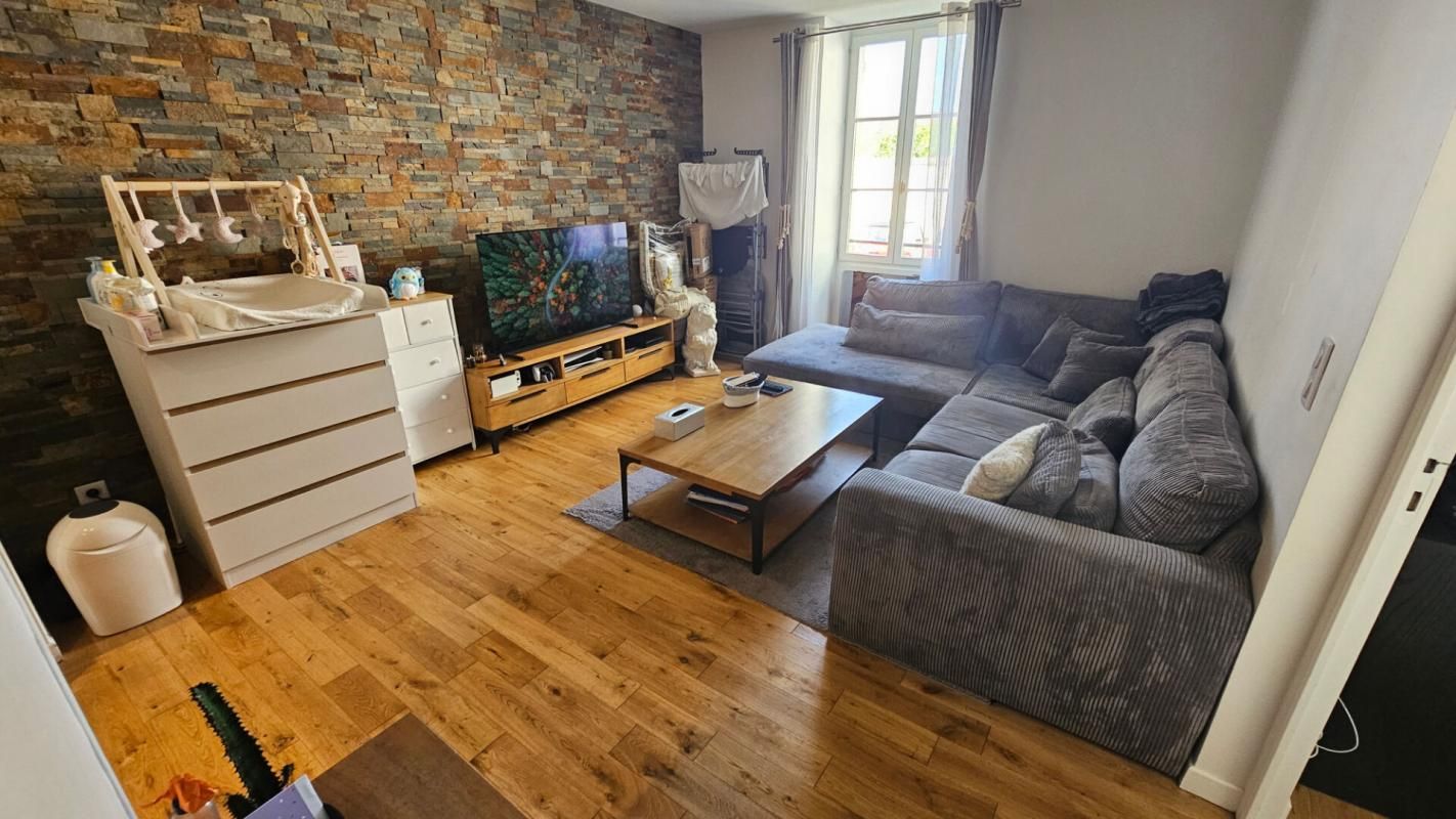 HOUDAN HOUDAN Centre Ville / Appartement 2 pièces rez-de-chaussée avec box 2