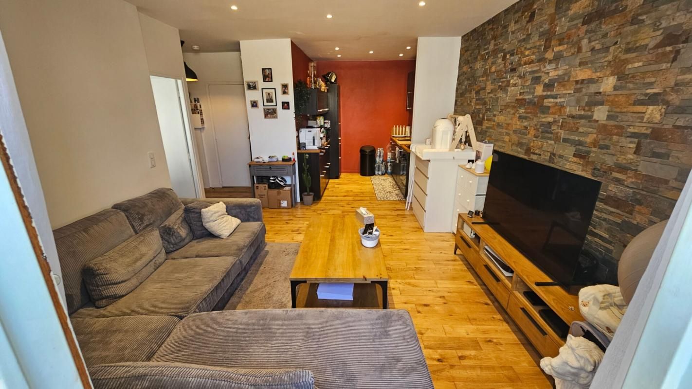 HOUDAN HOUDAN Centre Ville / Appartement 2 pièces rez-de-chaussée avec box 3