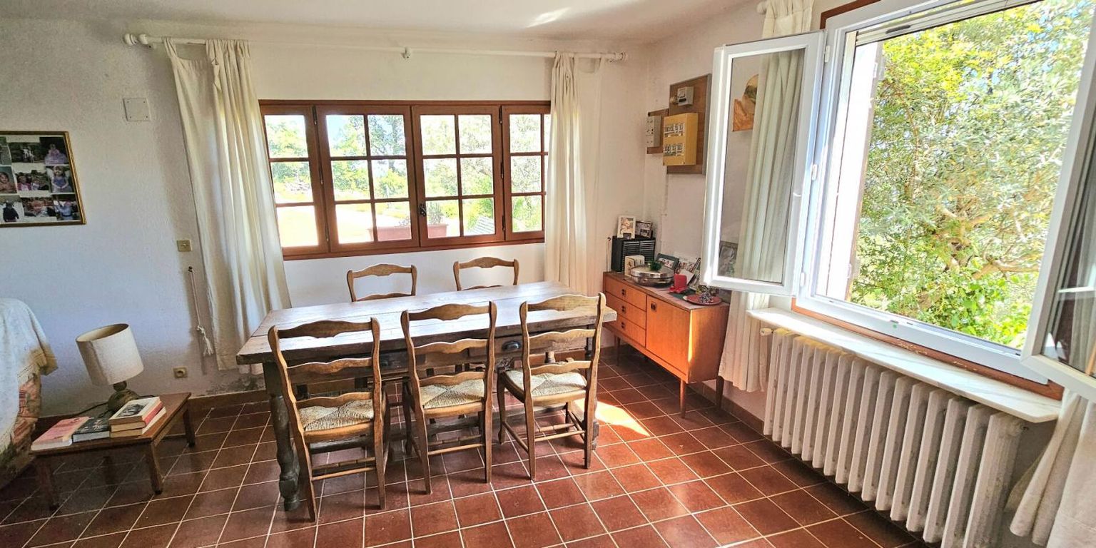 CLAVIERS Maison à rénover dans un écrin de verdure 3