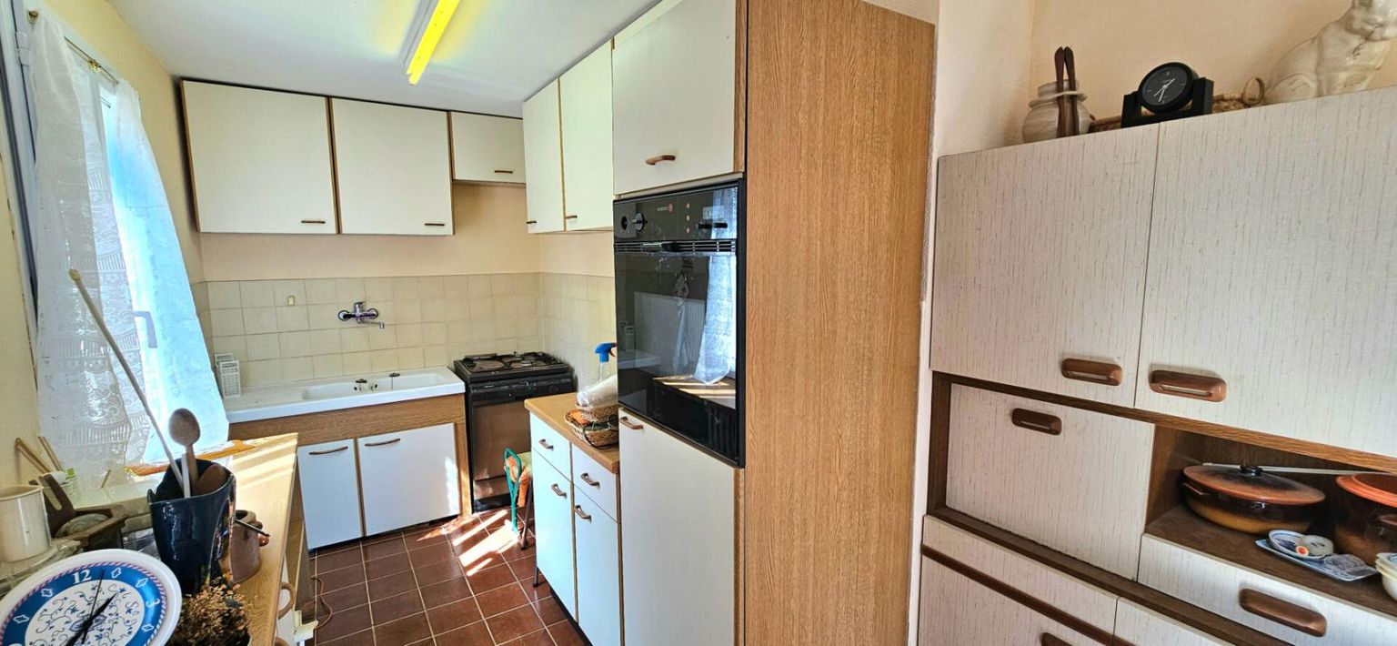 CLAVIERS Maison à rénover dans un écrin de verdure 4