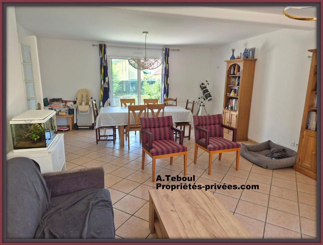 VILLEURBANNE MAISON T6 AVEC JARDIN DE 150M² , 5 CHAMBRES sur : VILLEURBANNE GRATTE CIEL NORD 2