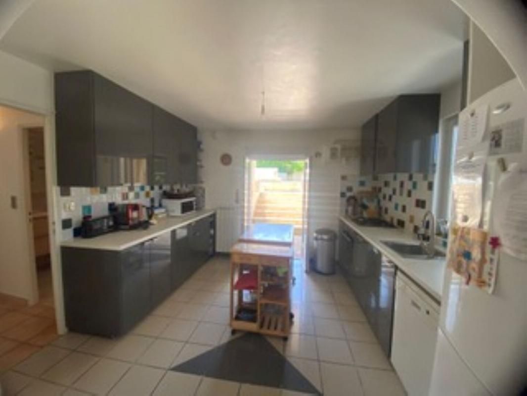SANARY-SUR-MER Sanary-sur-mer Portissol Villa de 140m² sur terrain de 470m² avec piscine et garage 2