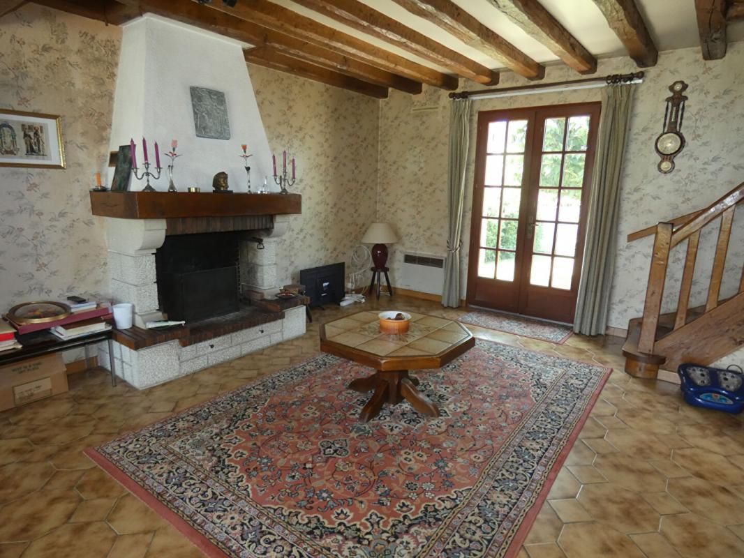 LA CHAUSSEE-D'IVRY Maison Familiale d'environ 140 m² 2