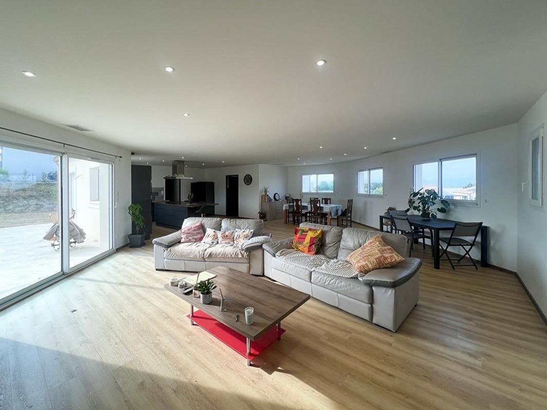 Villa Alairac 5 pièce(s) 181 m2