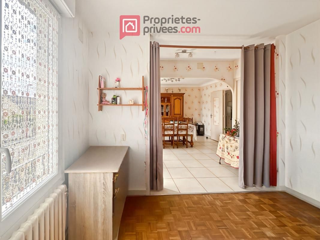 SAINT-JULIEN-DE-VOUVANTES Saint Julien De Vouvantes centre bourg maison de 72 m2, 2 chambres 4